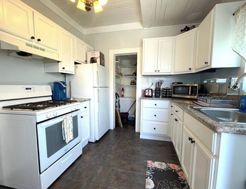Private 1bedroom 1 bath bungalow close to most desirable location in LA 4