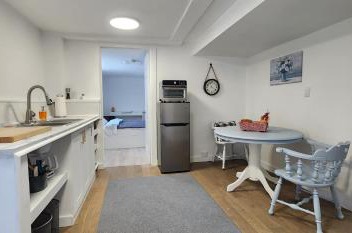 Private 2-Bedroom Minutes From Trent University 5