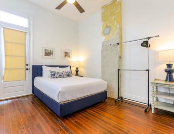 Private 2BR in Uptown by Hosteeva 4