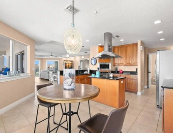 Private 3 bed 3.5 bath condo By the Beach 4