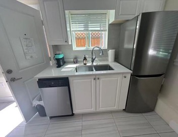Private 3BR 2BA Laneway Home and Parking 2