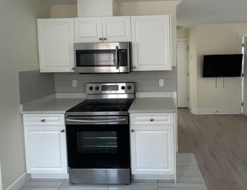 Private 3BR 2BA Laneway Home and Parking 5