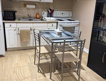 Private and cozy apartment near Pearson International AirPort in Mississauga. 3