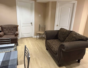 Private and cozy apartment near Pearson International AirPort in Mississauga. 5