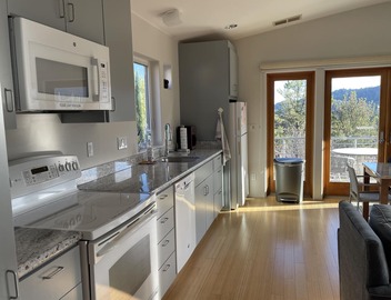 Private and Quiet Vineyard Villa with Hot Tub 5