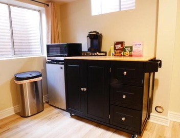 Private Basement, Bath, Living Area In Morrison 2