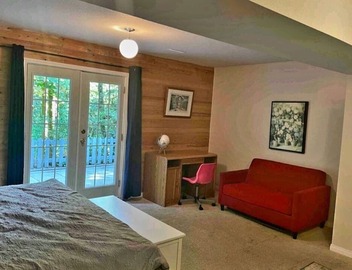 Private Basement suite, beautiful ravine! Perfect, Relaxation or Celebration 🤩 4