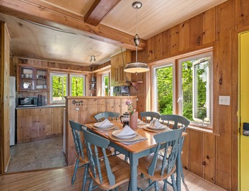 Private Beachfront Cottage in Tiny 2