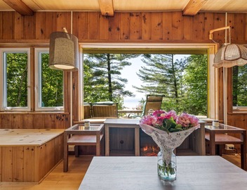 Private Beachfront Cottage in Tiny 4