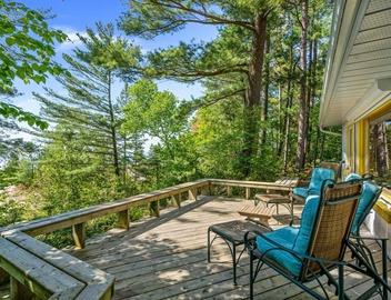 Private Beachfront Cottage in Tiny 5