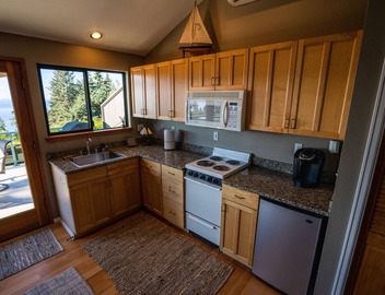 Private Cottage and Hot Tub, Spectacular Sunset & Mtn Views 3