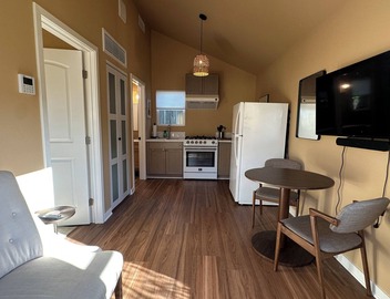 Private Gated 1 Bedroom, 1 Bathroom Small House in Glassell Park, Los Angeles 2