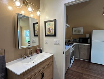 Private Gated 1 Bedroom, 1 Bathroom Small House in Glassell Park, Los Angeles 4