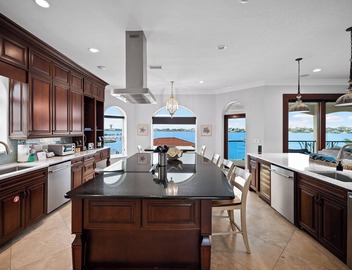 PRIVATE OASIS - HEATED POOL/SPA, PRIVATE BEACH ACCESS, BAY with DOCK, GAME ROOM! 4