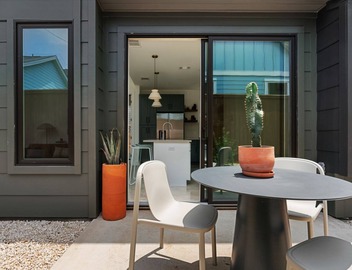 Private peaceful Zen house located in a vibrant East Austin neighborhood. 4
