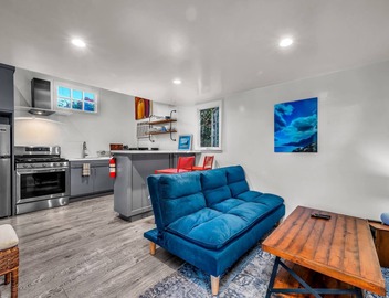 Private Pool + Hot Tub, Gated Guesthouse, Mid-City LA Near LAX 3