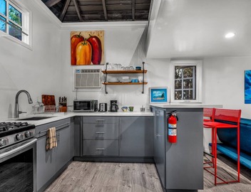 Private Pool + Hot Tub, Gated Guesthouse, Mid-City LA Near LAX 4