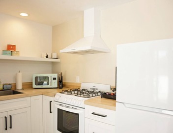 Private Quiet Retreat - Minutes to Beach & City, Solo-Friendly Casita 4