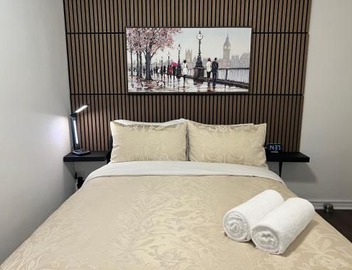 Private Room with Shared Bathroom in West-Toronto 2