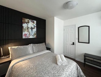 Private Room with Shared Bathroom in West-Toronto 3