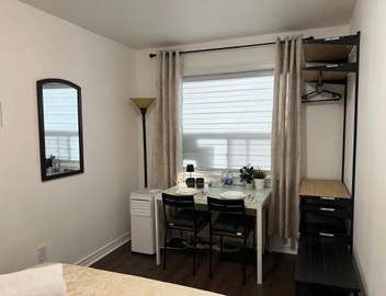 Private Room with Shared Bathroom in West-Toronto 4