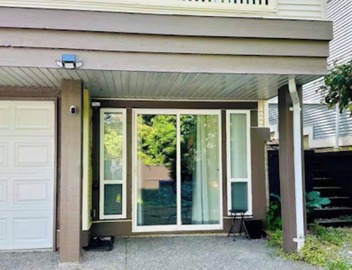 Private Studio: Separate Entry, Washroom & Living Room 4