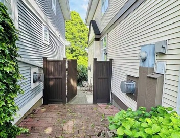 Private Studio: Separate Entry, Washroom & Living Room 5