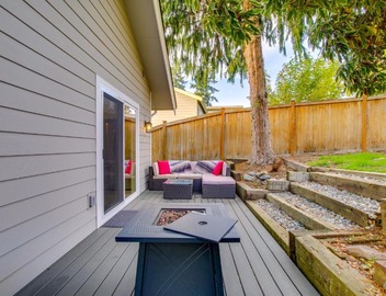 Private Yard & Fire Pit! Modern Kirkland Abode 2