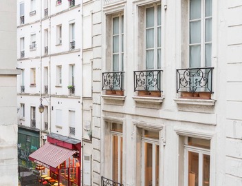 Quai aux Fleurs Apartment, by Veeve 4