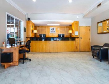 Quality Inn Downtown Inner Harbour 3