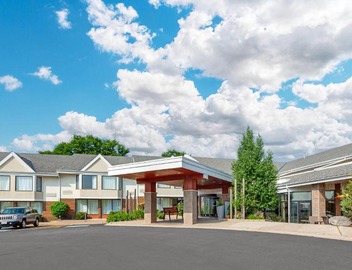 Quality Inn & Suites 5