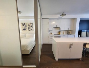 Queen St West Haven - Modern Loft, Downtown Toronto, Free Parking 4