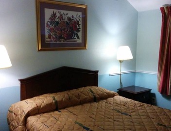 Queensway Motel 4