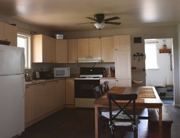Quiet Getaway - 4 Season Lakefront Cottage for Fishing & Kayaking 2
