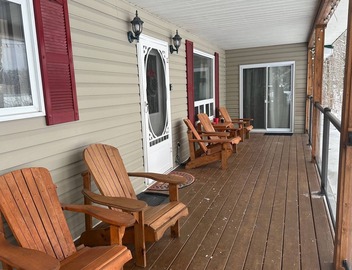 Quiet Getaway - 4 Season Lakefront Cottage for Fishing & Kayaking 3