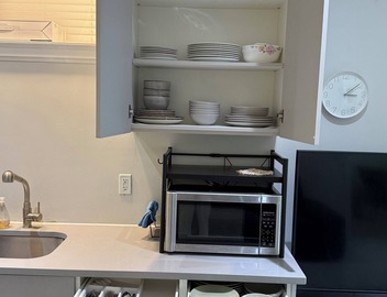 Quiet Two Bedroom Private Suite with Self Check In and Laundry 4