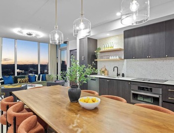 Rainey St. Bachelorette Penthouse w/Pool & Views 4