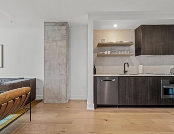 Rainey St Condo | Heated Pool | Gym | Bar | DT ATX 3