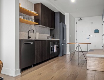 Rainey St Condo | Heated Pool | Gym | Bar | DT ATX 5