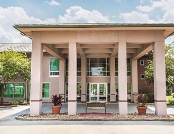 Ramada by Wyndham Luling 3