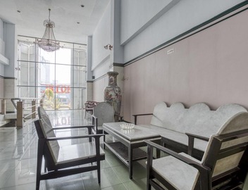 RedDoorz Plus near Jakarta Kota Station 2