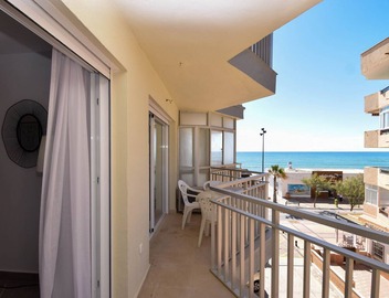 Ref: 302 Beach front apartment in popular Riverina 2