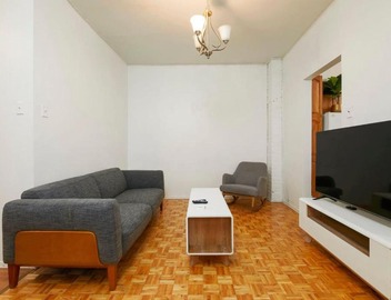 Refined Downtown Getaway – A Stylish Stay 3