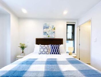 Refreshing Central 2 Bedrooms on Queen St Living 3