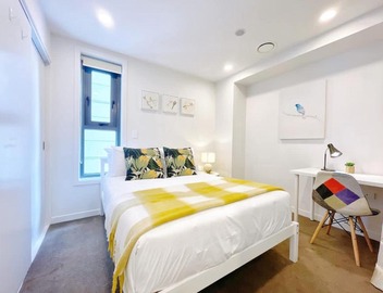 Refreshing Central 2 Bedrooms on Queen St Living 4