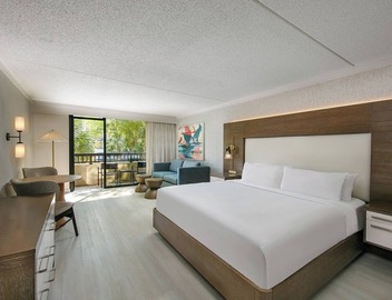 Relax and Recharge! Beachfront King Stay, Pet Friendly w/Spa and Pool Access! 5