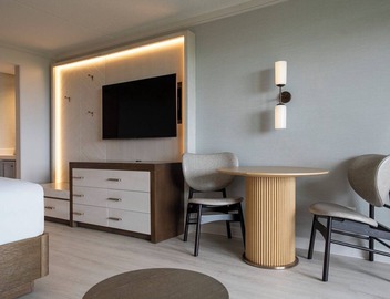 Relax and Recharge! Beachfront King Stay, Pet Friendly w/Spa and Pool Access! 4