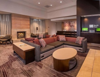 Relax and Unwind! 2 Comfortable Units Close to Lincoln Memorial! Pets Allowed 4