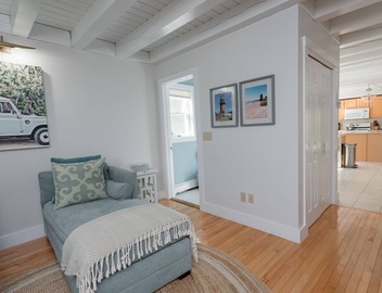 Relax & Unwind: Poolside Martha’s Vineyard Stay 4