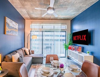 Relaxing 2BD - Central Downtown - Gym, Pool, Parking 2